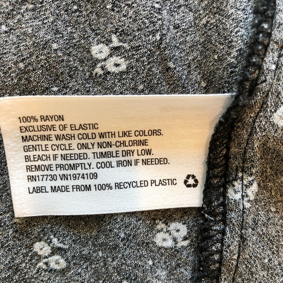 Universal Thread Black Sleeveless Wrap Dress with Small Grey Dots & Flowers - XS - Picture 7 of 12